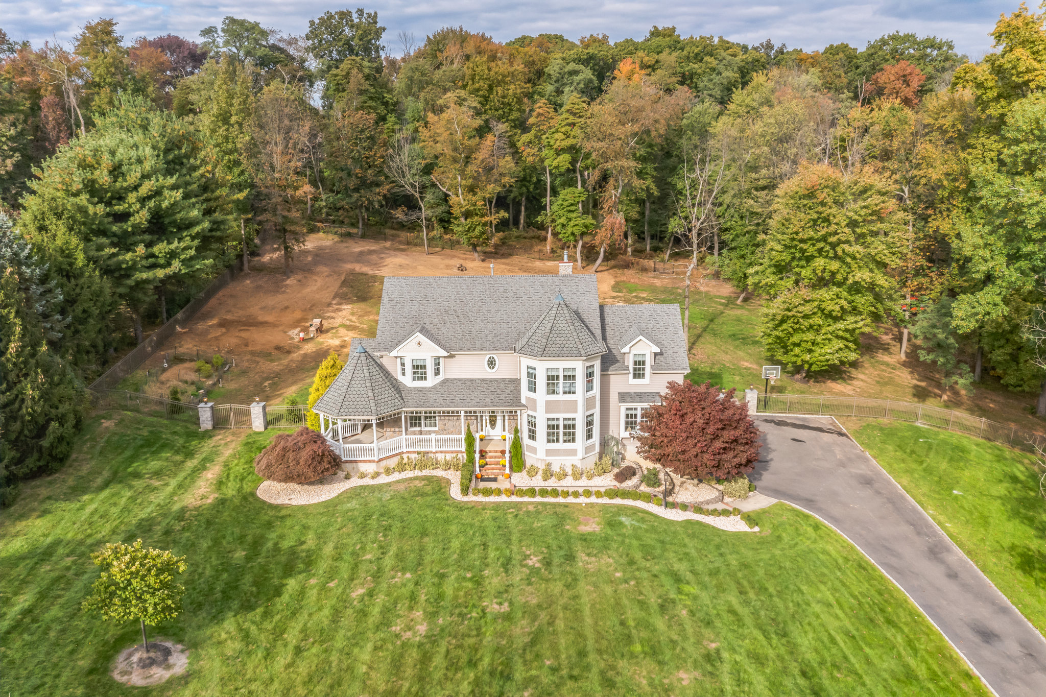 portfolio-layouts-what-works-for-real-estate-photos Explore top portfolio layouts for real estate photography, from grid to full-width, to enhance property presentations. real estate photography, portfolio layouts, grid layout, full-width layout, mixed layout